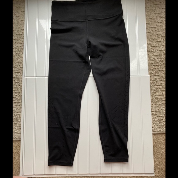 Athleta Elation Laser Cut 7/8 Tight in Powervita - Picture 4 of 8